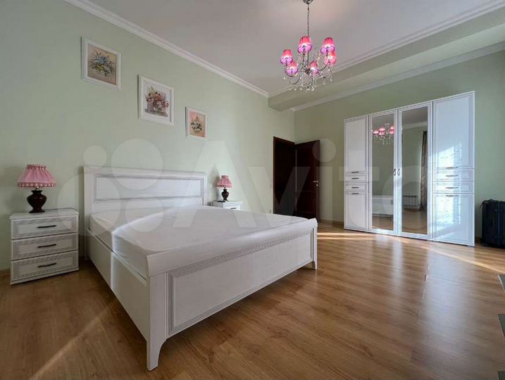 2-к. квартира, 115 м², 2/4 эт.