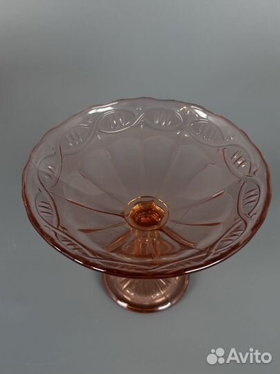 Ваза для конфет из цветного розового стекла рельеф