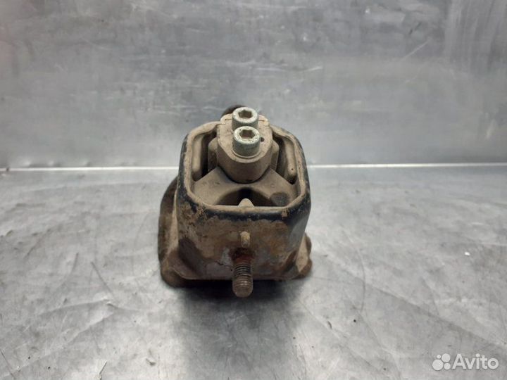 Кронштейн опоры двигателя Volkswagen Pointer/Golf