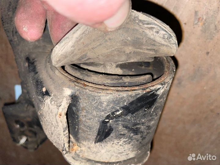 Подушка двигателя левая Hyundai Poni G4DJ