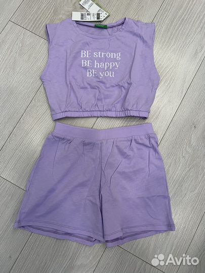 Комплект на девочку 130 benetton
