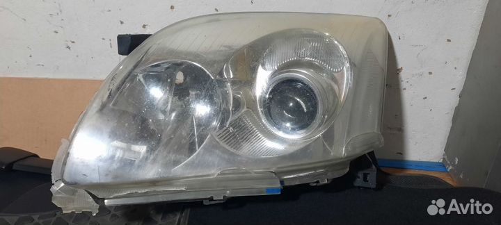 Фара toyota avensis 250