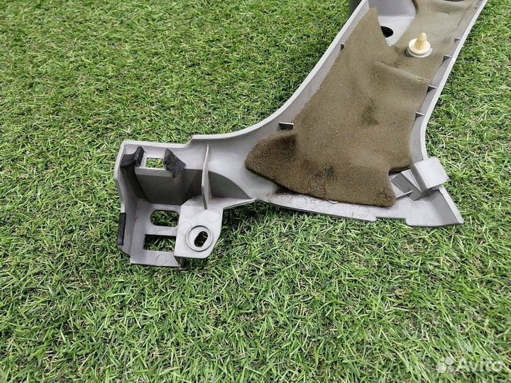 Обшивка стойки кузова задняя правая Mazda Capella