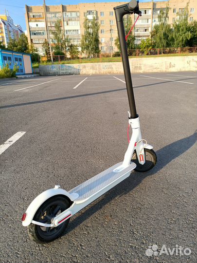 Электросамокат Xiaomi Mijia M365 белый