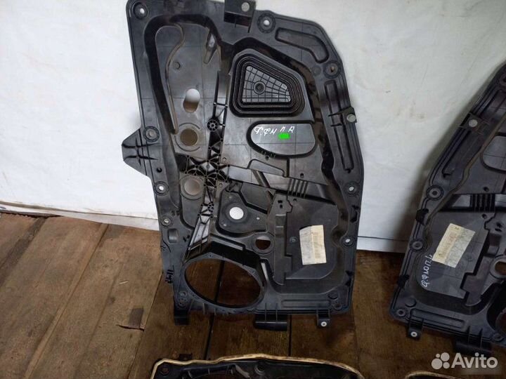 Кронштейн двери Ford Fusion хэтчбэк 1 2005