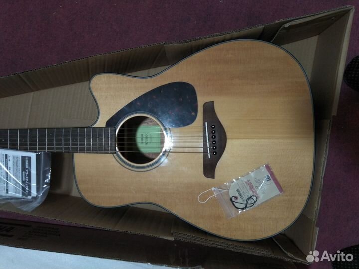 Бартер Электроакустическая гитара Yamaha FGX800C