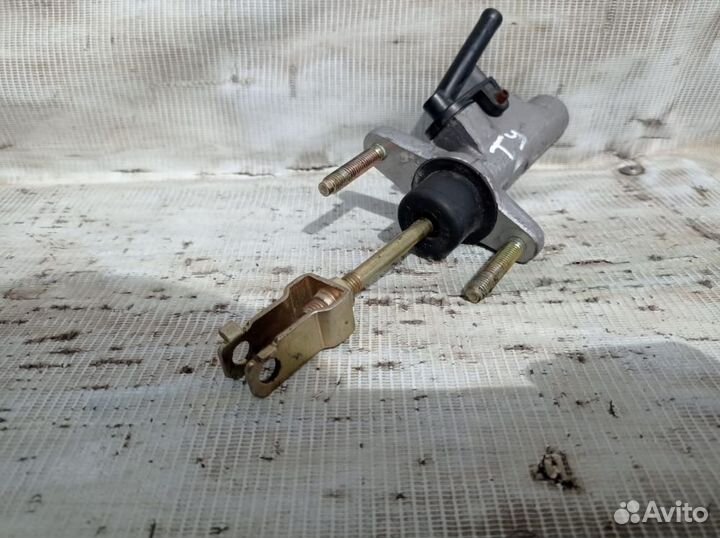 Toyota Yaris 1 главный цилиндр сцепления