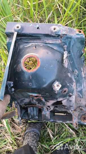 Передний левый стакан Audi 80B4