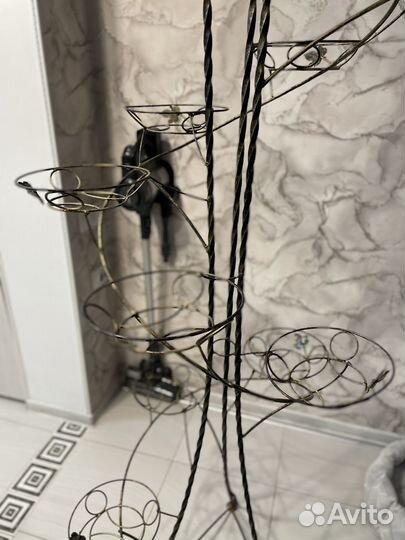 Кованая стойка под цветы