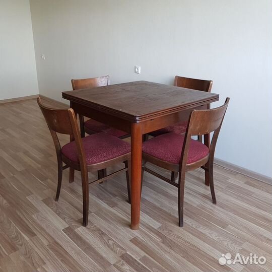 Винтажный стол и стулья Халабала