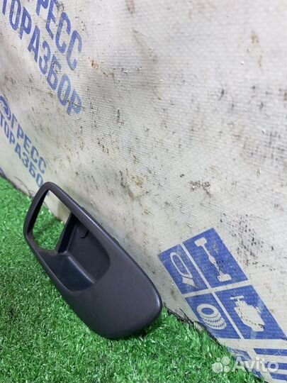 Накладка внутренней ручки двери передняя левая