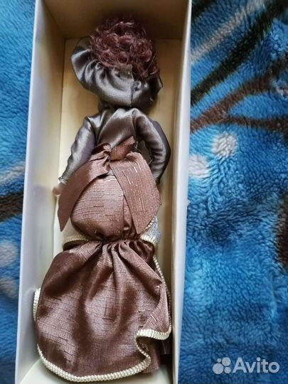 Кукла фарфоровая коллекционная