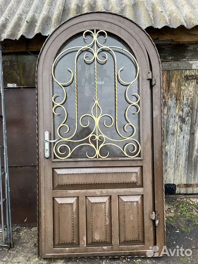 Дверь входная металлическая со стеклом бу