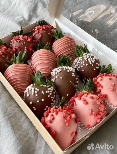 Клубника в шоколаде на 14 февраля на 8 марта