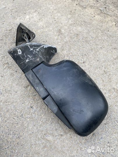 Боковое зеркало