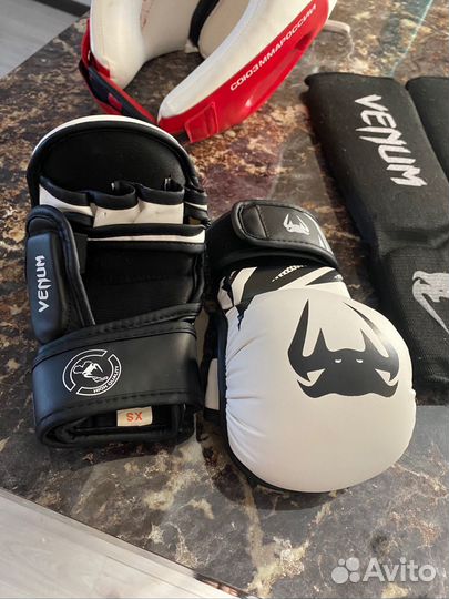 Шлем и перчатки