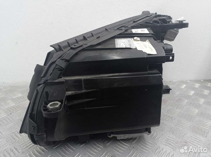 Фара правая Mercedes-Benz C-Class