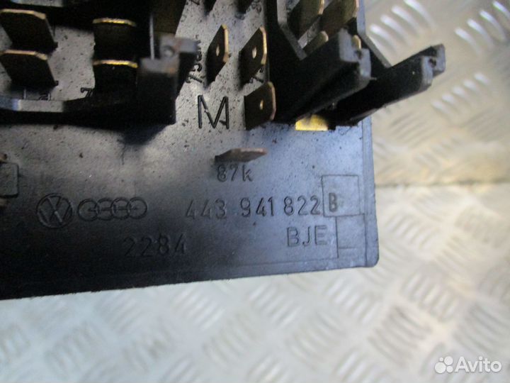 Блок предохранителей Audi 80 B3 B4 Цена за штуку