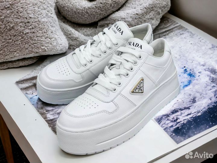 Крассовки женские prada downtown bold