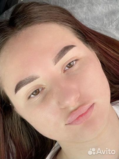 Перманентный макияж бровей