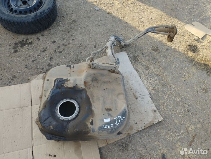 Топливный бак Kia Ceed 1 1.6 diesel