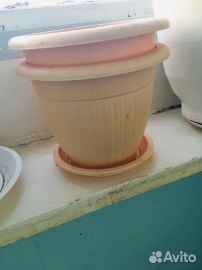 Большой цветочный горшок