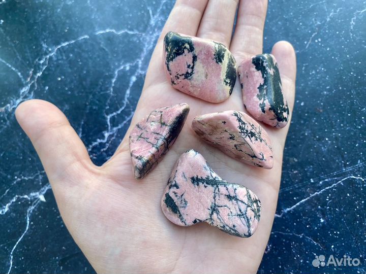 Родонит натуральный камень