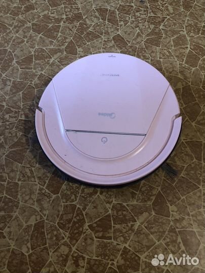 Робот пылелос Midea