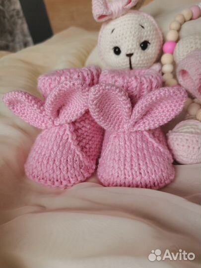 Вязаный набор погремушка игрушка пинетки держатель