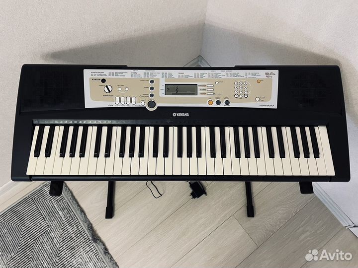 Синтезатор Yamaha PSR-R200