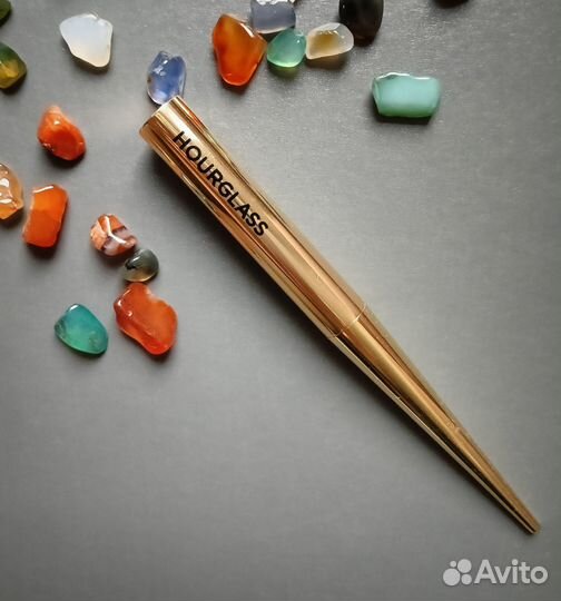 Помада Hourglass в оттенке AT Night