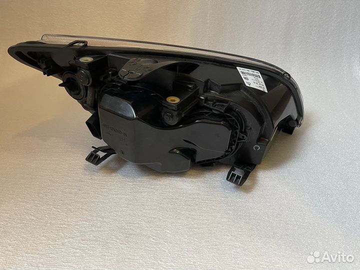 Фара левая Ford Focus 2