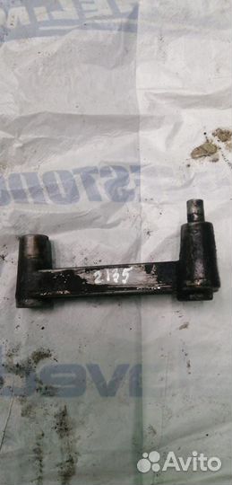 Кронштейн ролика ремня 90411763 Opel Vectra B