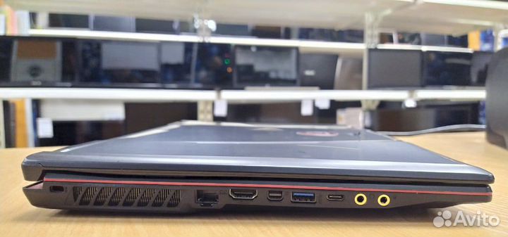 MSI MS-16P6/i5 8300/8GB/GTX1050/1000GB/15.6 IPS