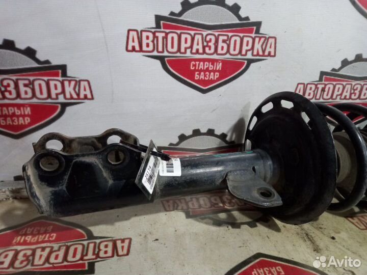 Стойка передняя правая Toyota Aqua NHP10 1nzfxe