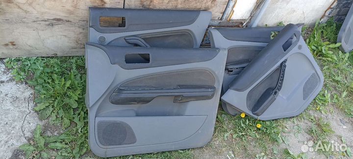 Обшивки дверей ford focus 2