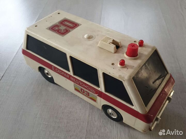 Игрушка скорая помощь Раф СССР
