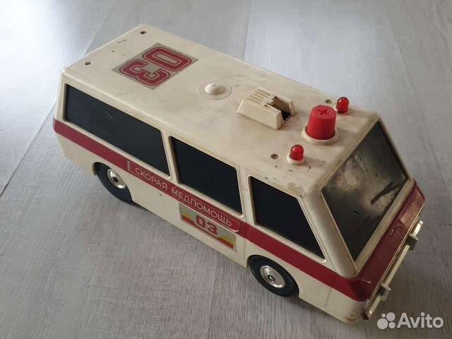 Игрушка скорая помощь Раф СССР
