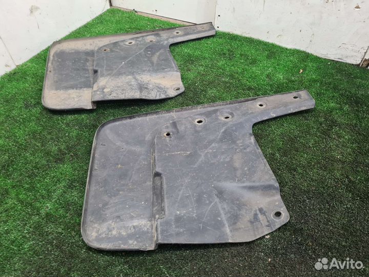 Брызговик передний правый Land Cruiser Prado 150