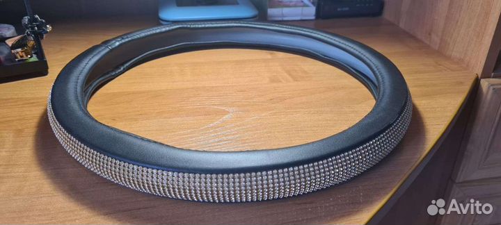 Оплетка на руль со стразами