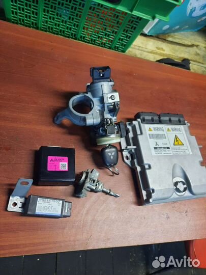 Комплект эбу двигателем Mitsubishi L200