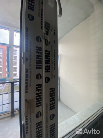 Оконный блок с дверью новый