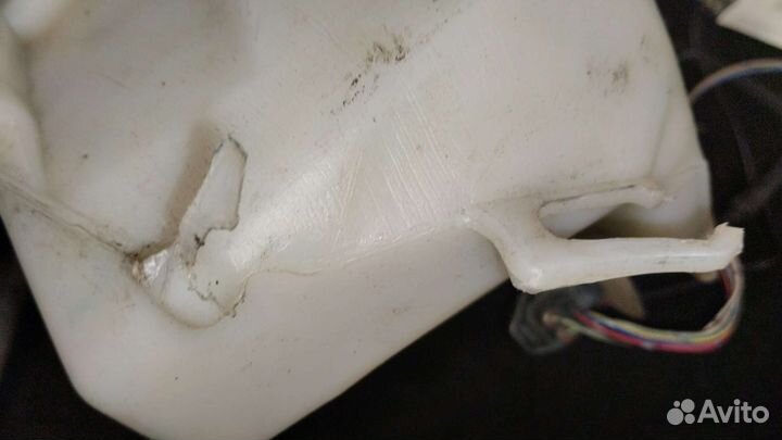 Бачок омывателя Toyota Sequoia, 2001