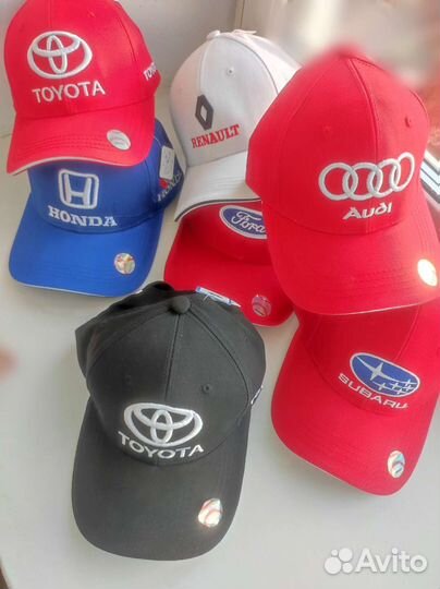 Бейсболка с марками автомобилей