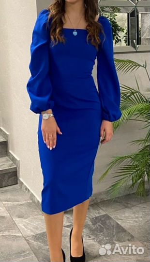 Вечернее платье с открытыми плечами