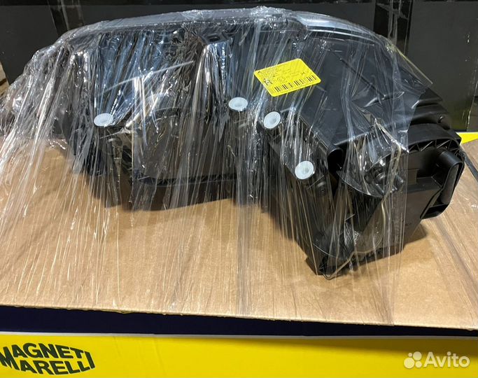 VW Touran 03-06 Фара magnetti marelli правая