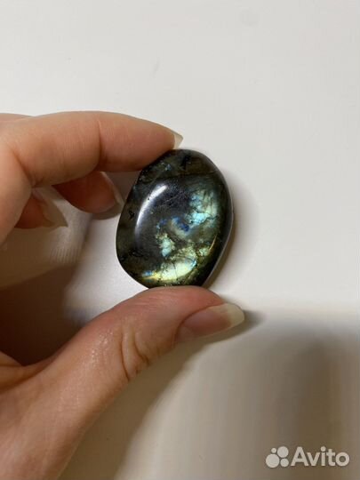 Камень лабрадорит