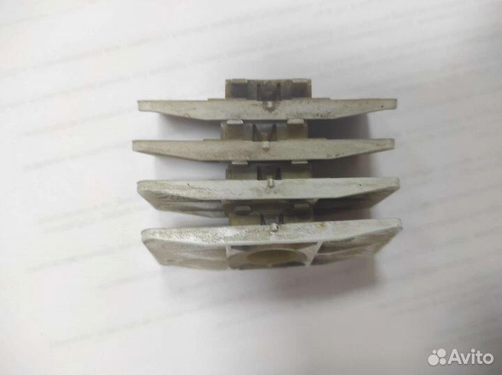 Кронштейн крыла, дистанционный элемент Range Rover