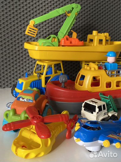 Пакетом игрушки для мальчика