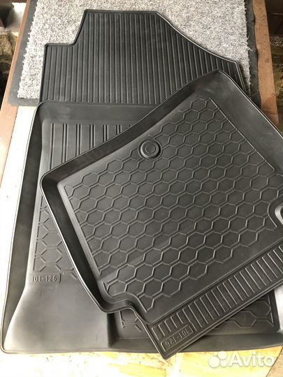 Новые (ориг-ые) коврики на Хюндай Солярис 20-22г.в